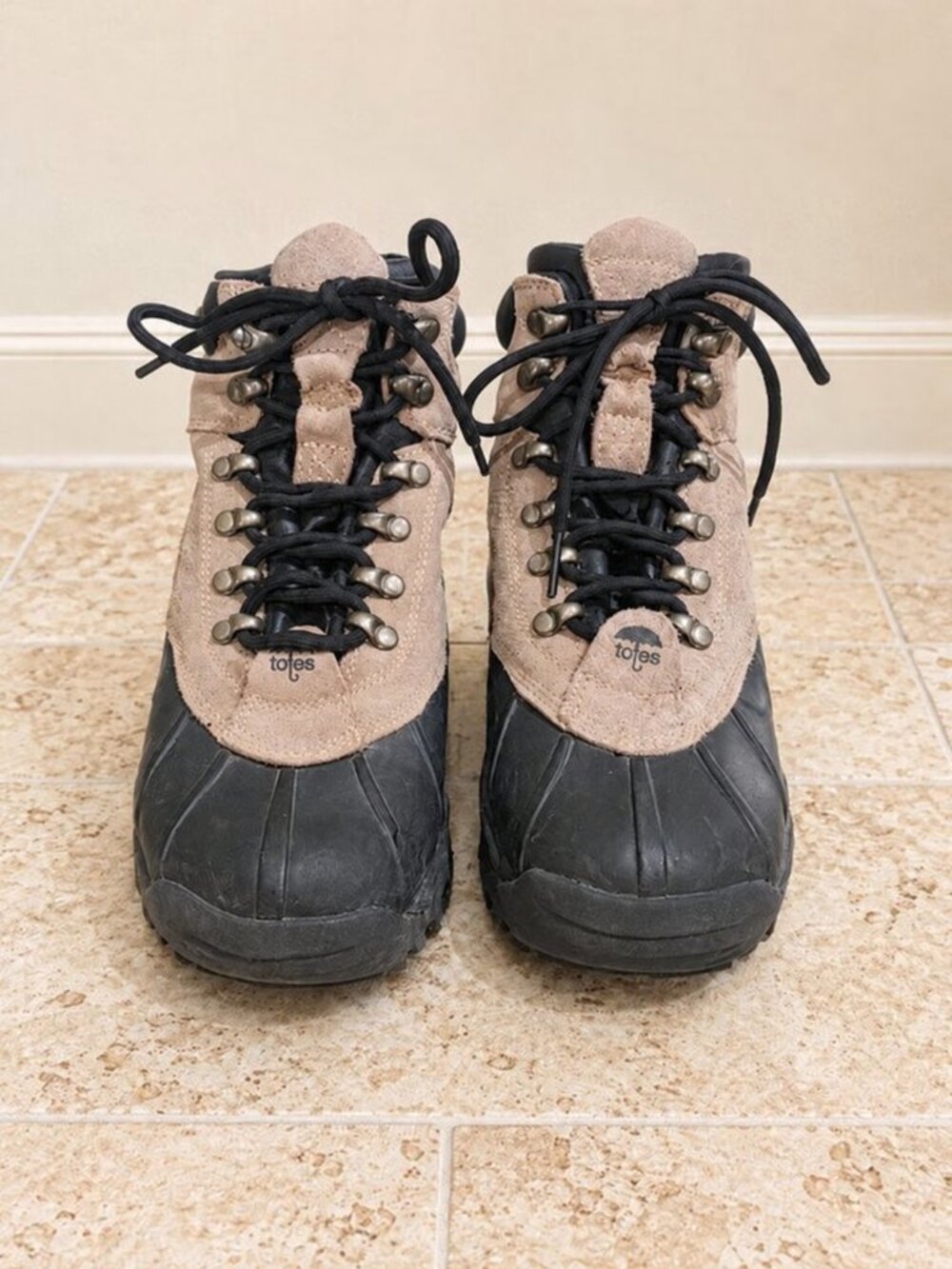 Totes Linda Women’s Suede Leather Rain/Snow Waterproof Lace-Up Boots Size 8.5 M.